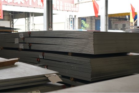 Standard size stainless steel sheets neatly strapped for secure logistics, showing MFY's attention to handling and quality control.